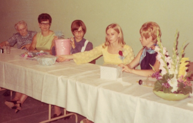Family-History/Family HIstory 1969-07 Janeen's Bridal Showers/640x480_1969-07 Bridal Shower MtVernon Marci, Pat, Mom.jpg